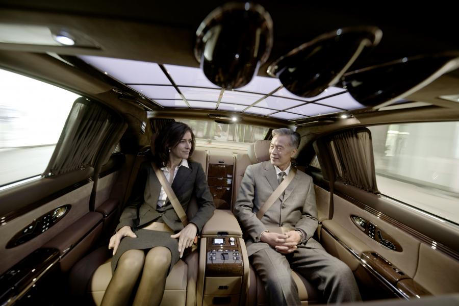 Интерьер Maybach 62 (V240) 2010 года  (фото 10 из 32)